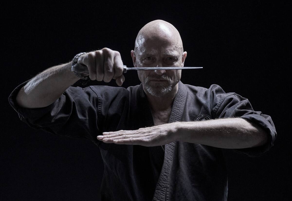 Shihan with tanto