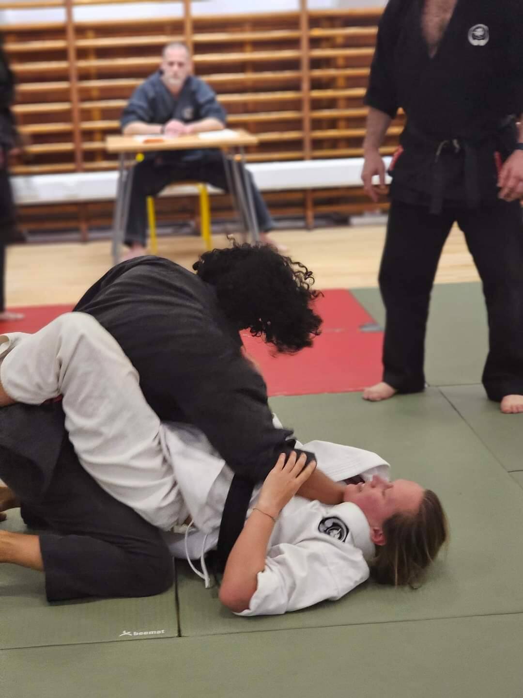 Grappling top control