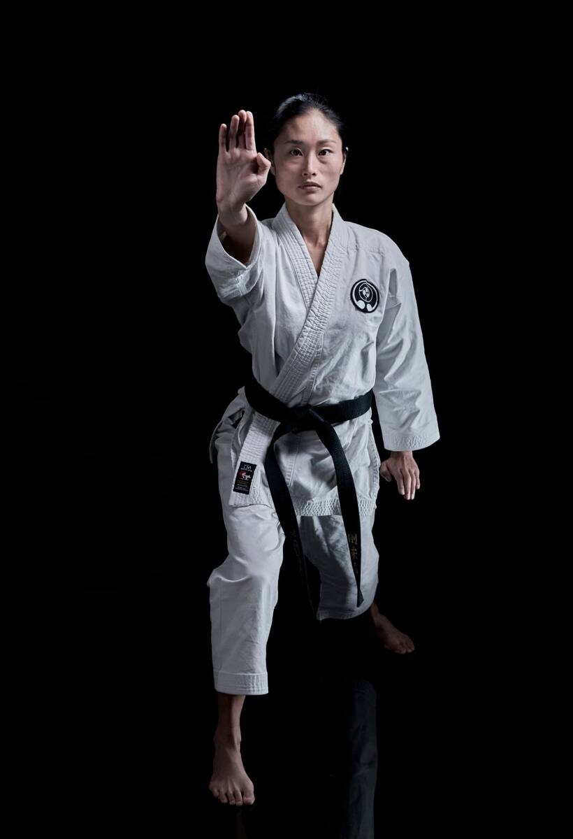 Mizuki Murai - kata studio portrait