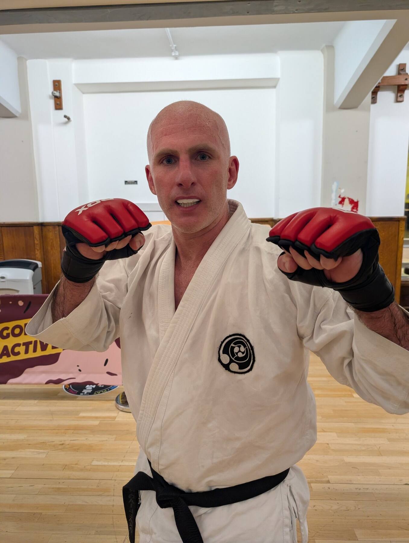Richard Gaillard in guard with MMA mitts